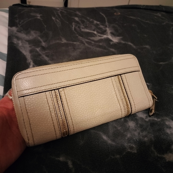 Michael Kors White Wallet - Picture 4 of 7